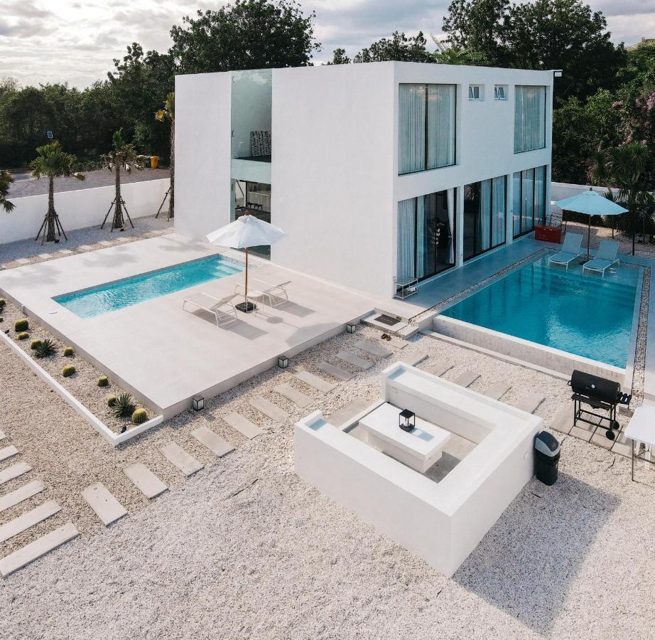 Her Huahin Pool Villa Buitenkant foto